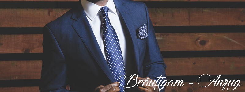 Bräutigam und Braut heiraten in einer Strickjacke