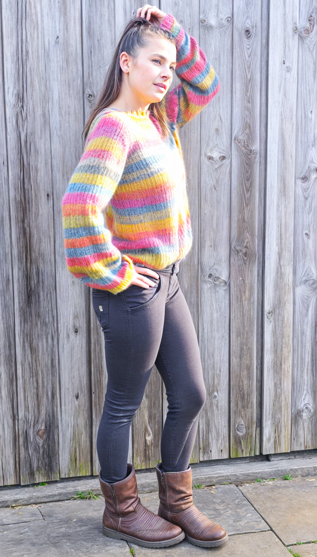 Reiki bunter Strickpullover mit enger Hose