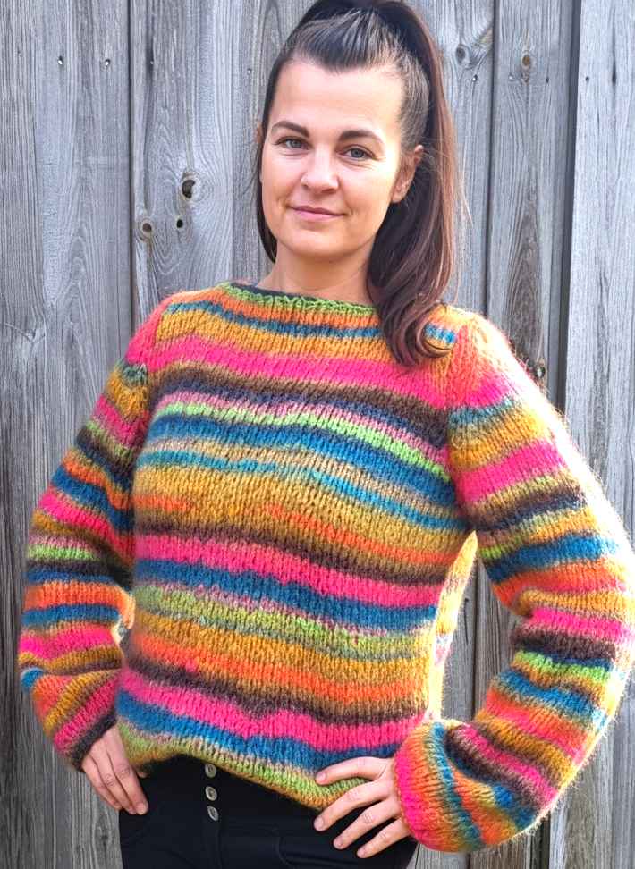 Bunter Strickpullover aus Reikiwolle