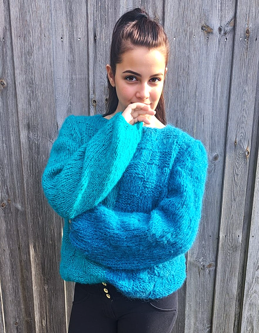 Weiter Strickpullover leicht zu stricken