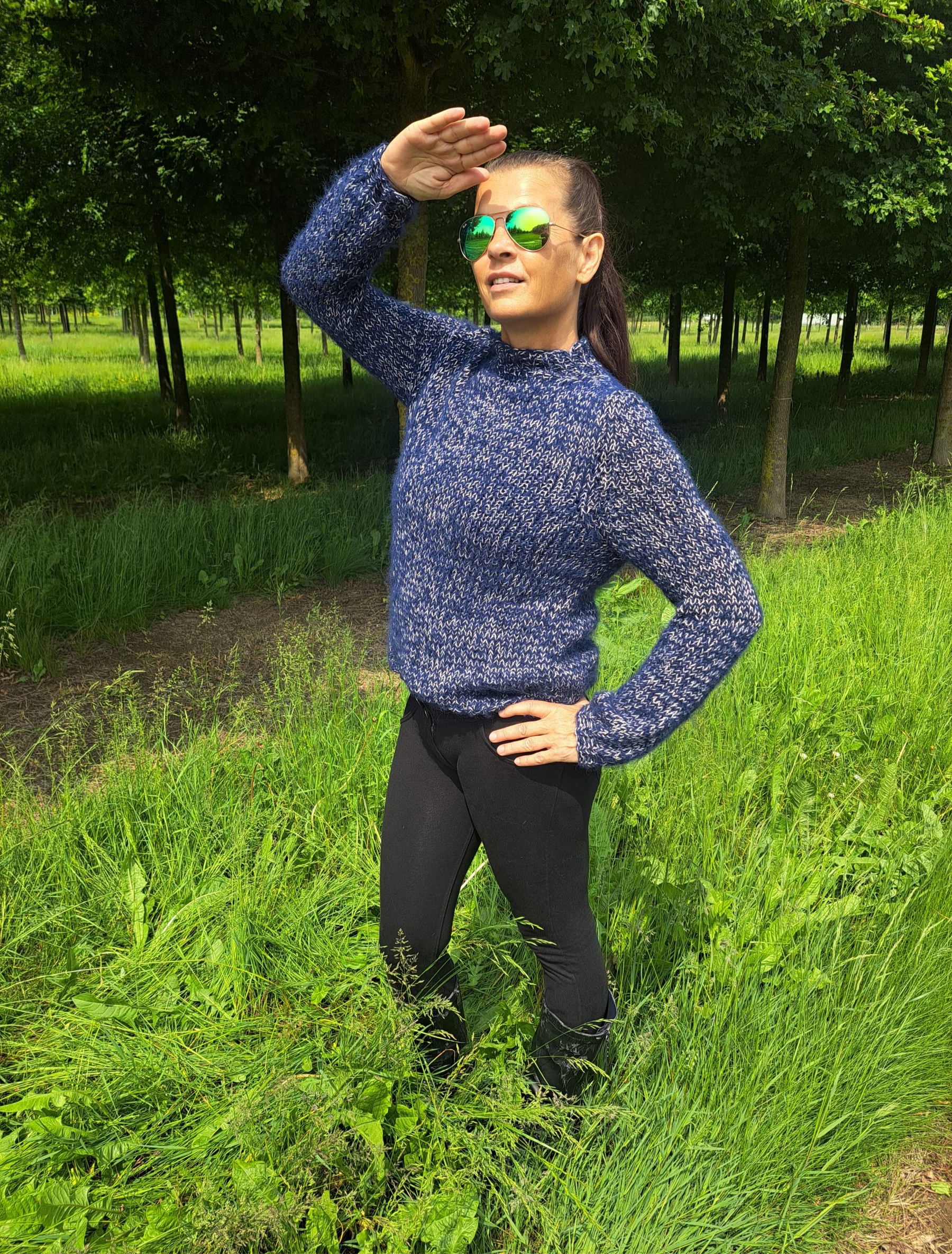 Strickpullover in dunkelblau & rosé