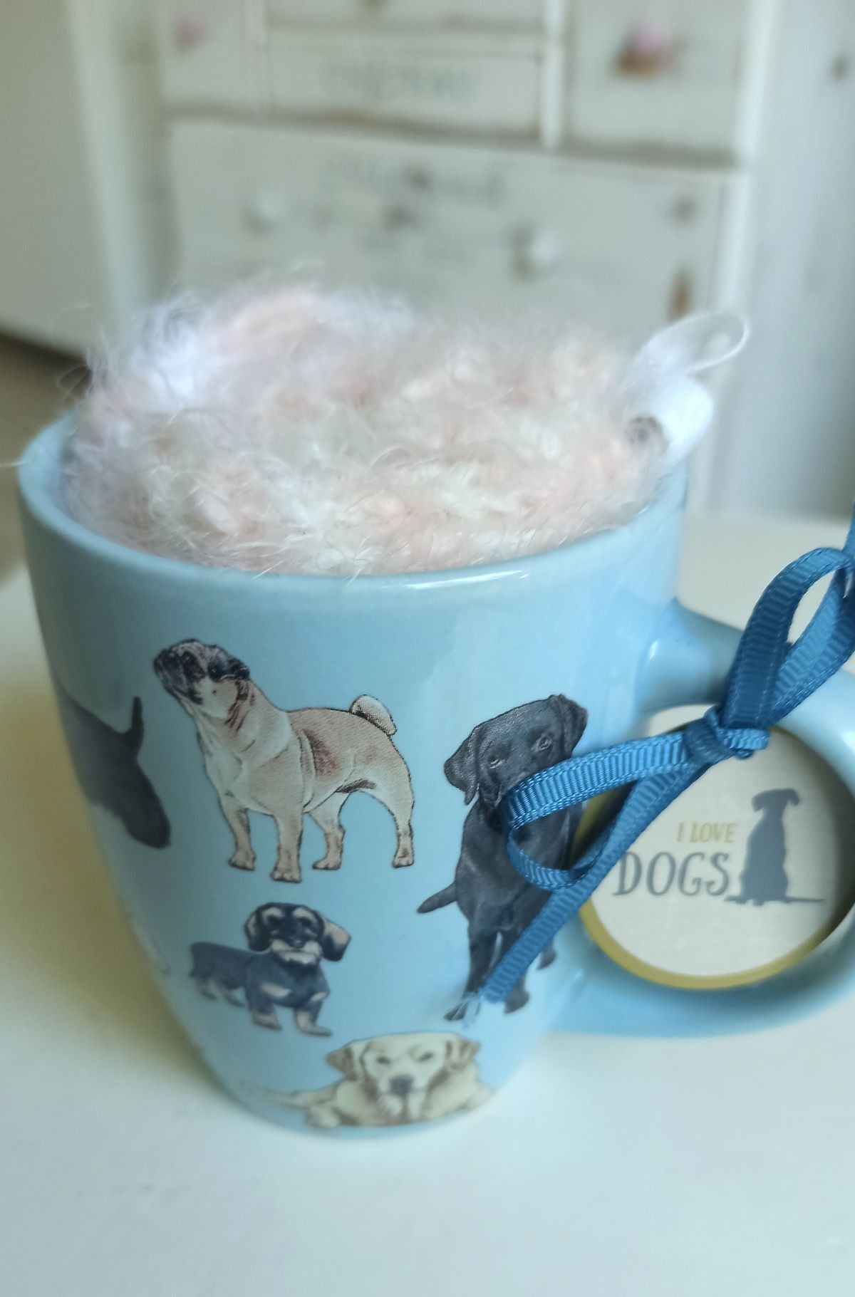 Stulpen als Geschenk in der Tasse für Hundefans