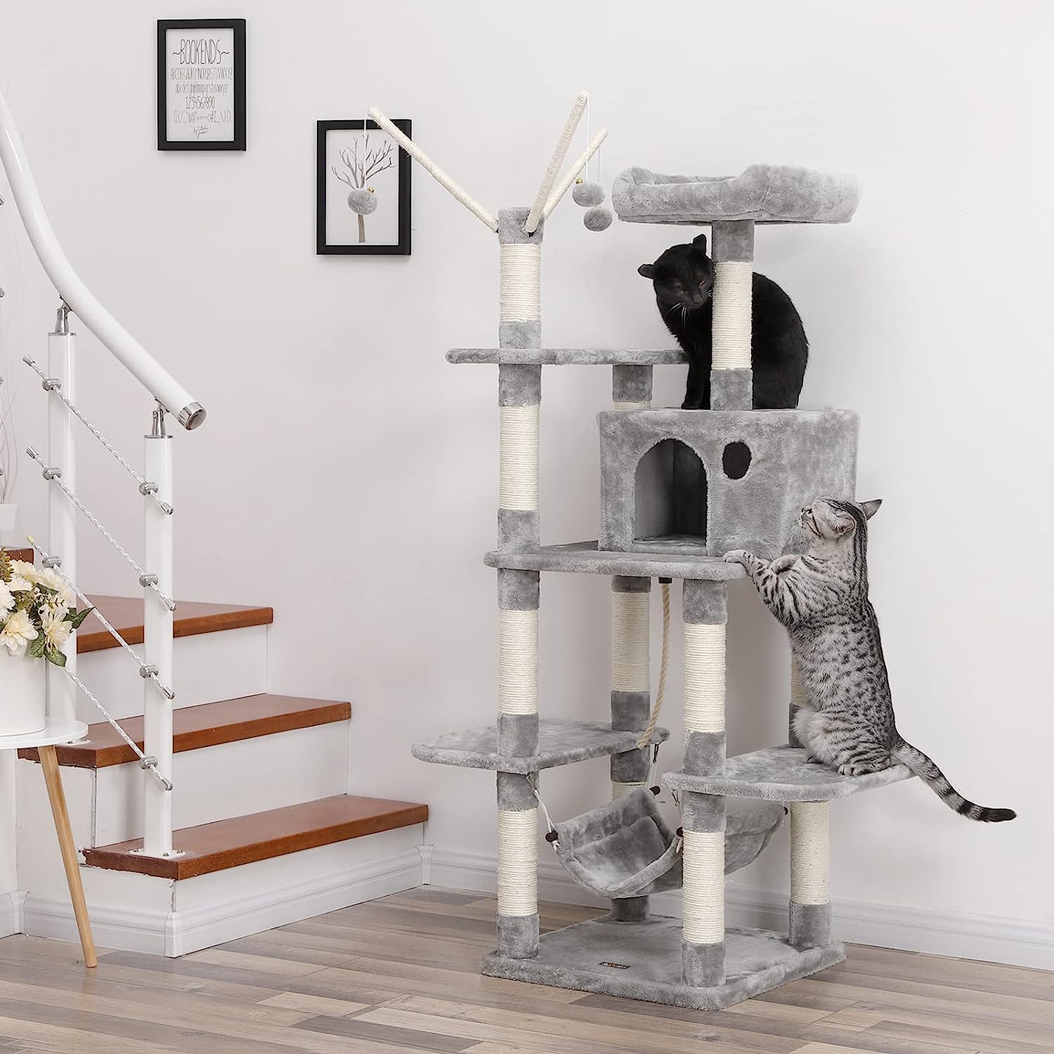 Kratzbaum für bis zu 3 Katzen