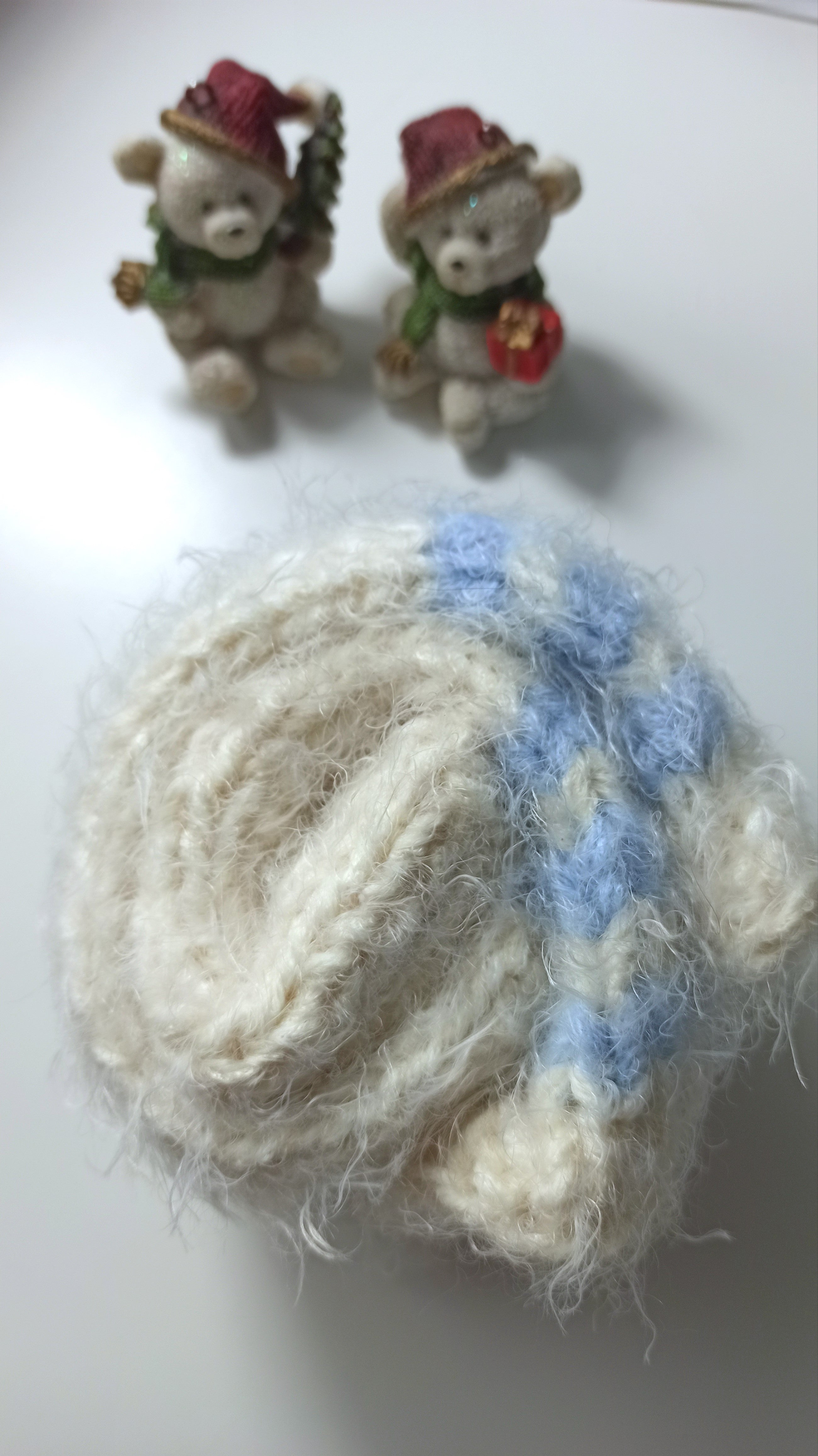 Stulpen in creme hellblau aus Beaugency - Wolle