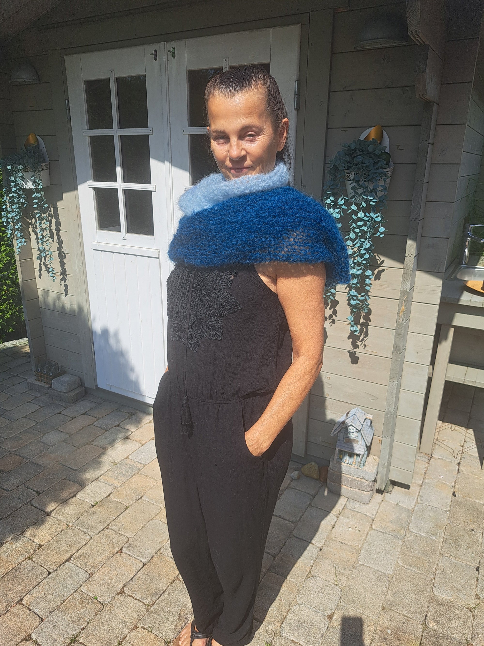 Stola in blau hellblau Strickmuster