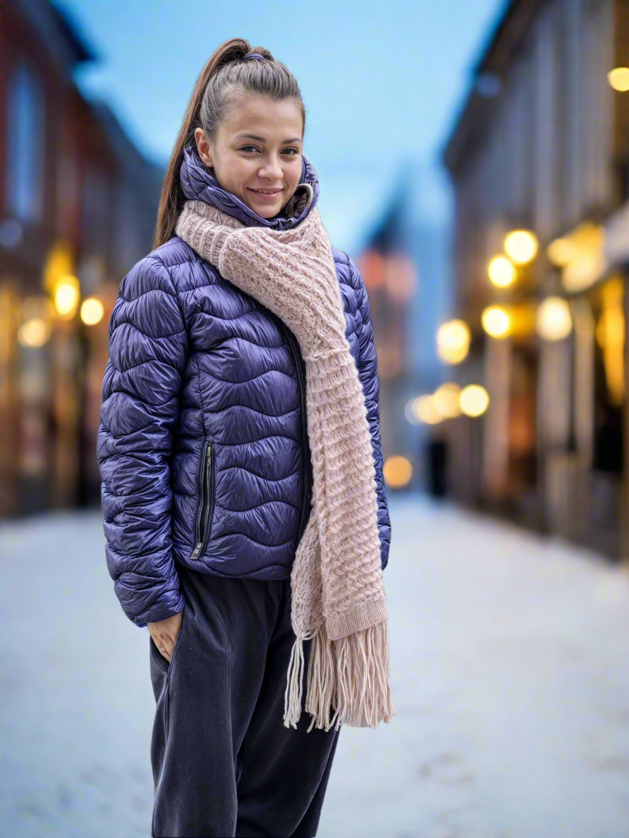 Schal mit blauer Jacke