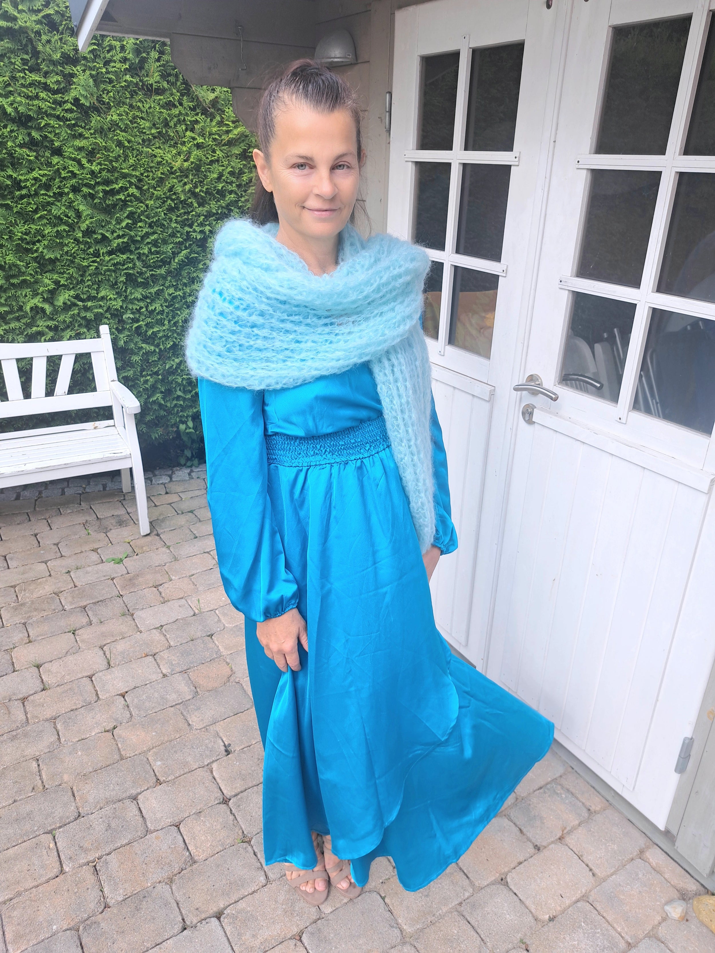 Beemohr mit türkisen Kleid und Mohair Stola