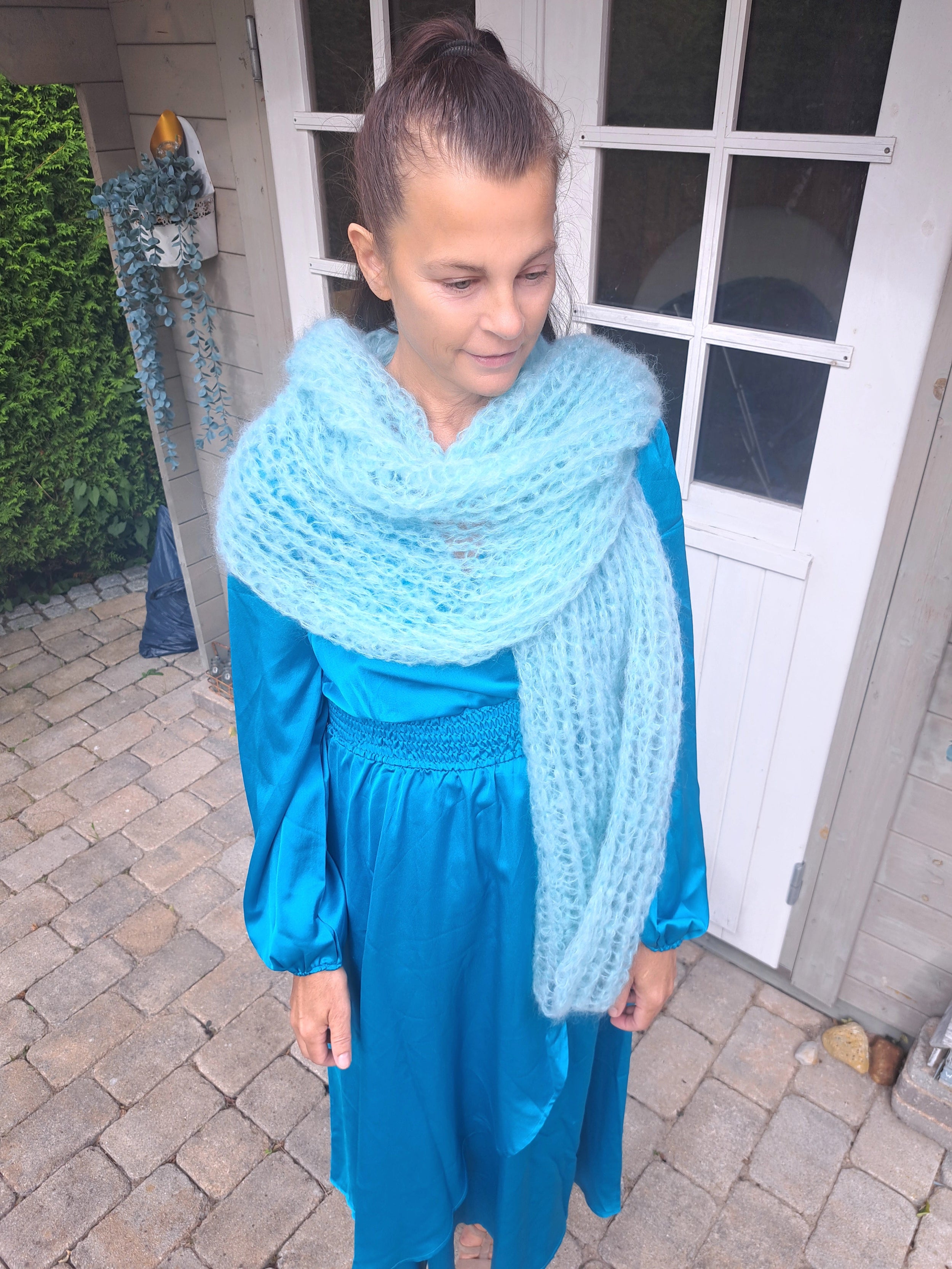 Beemohr mit türkisen Kleid