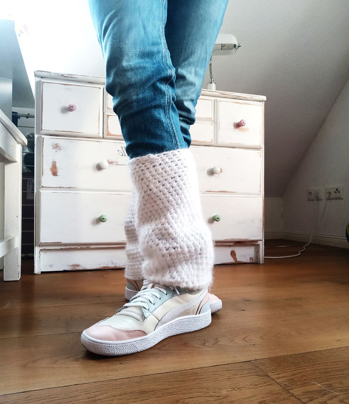 Beinstulpen und Sneaker
