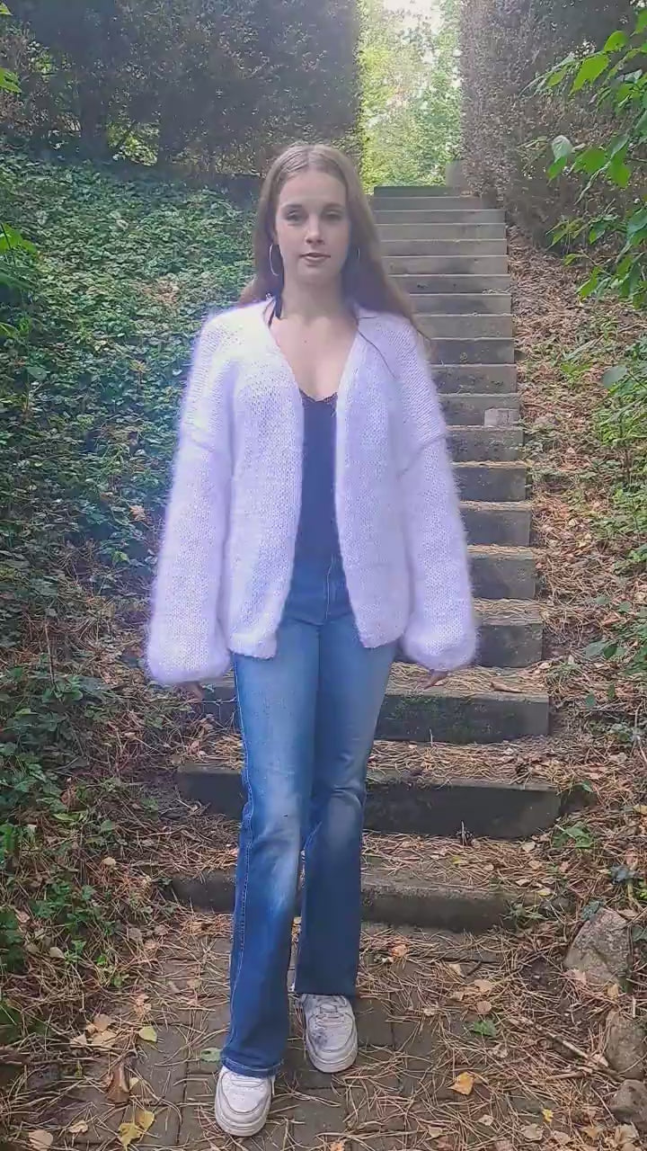 Cardigan im Video