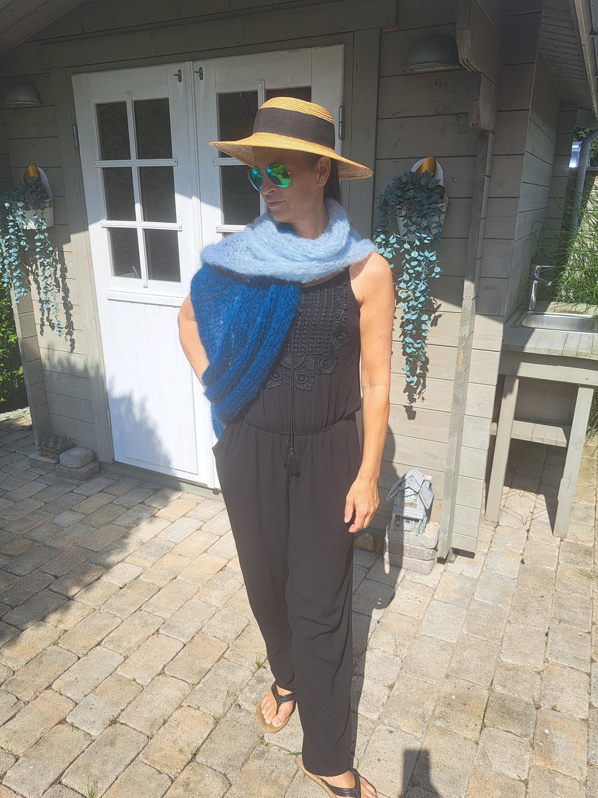 Stola gestrickt für den Sommer hellblau