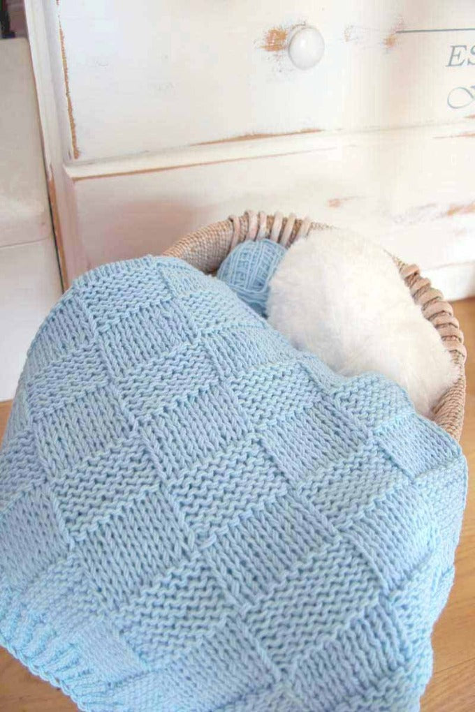 Strickanleitung: für eine Babydecke mit Schneebällen im Karo - Muster - Beemohr