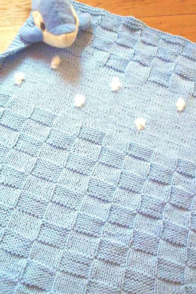 Strickanleitung: für eine Babydecke mit Schneebällen im Karo - Muster - Beemohr