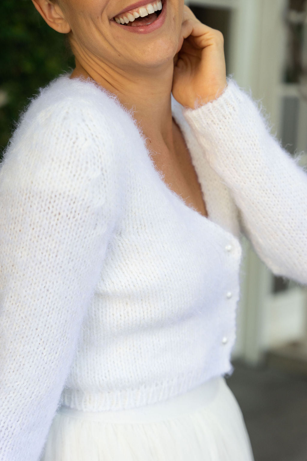Strickjacke flauschig in rose blush, ivory, hellblau und beige gestrickt für Bräute JANE - Beemohr
