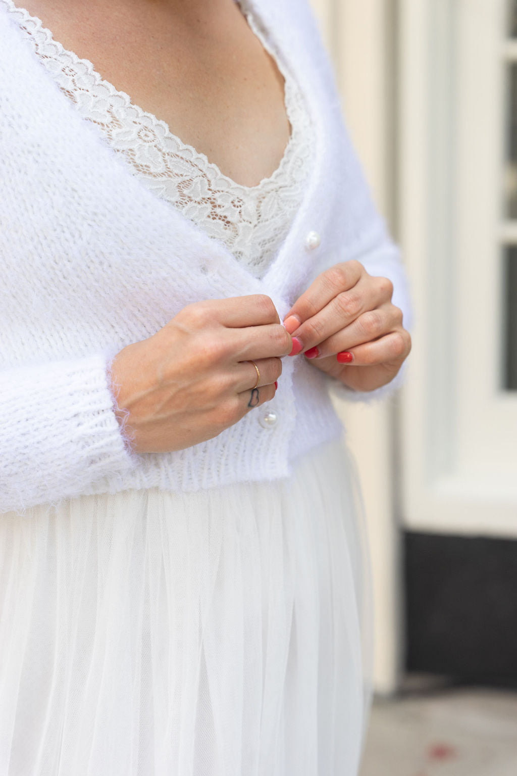 Strickjacke flauschig in rose blush, ivory, hellblau und beige gestrickt für Bräute JANE - Beemohr