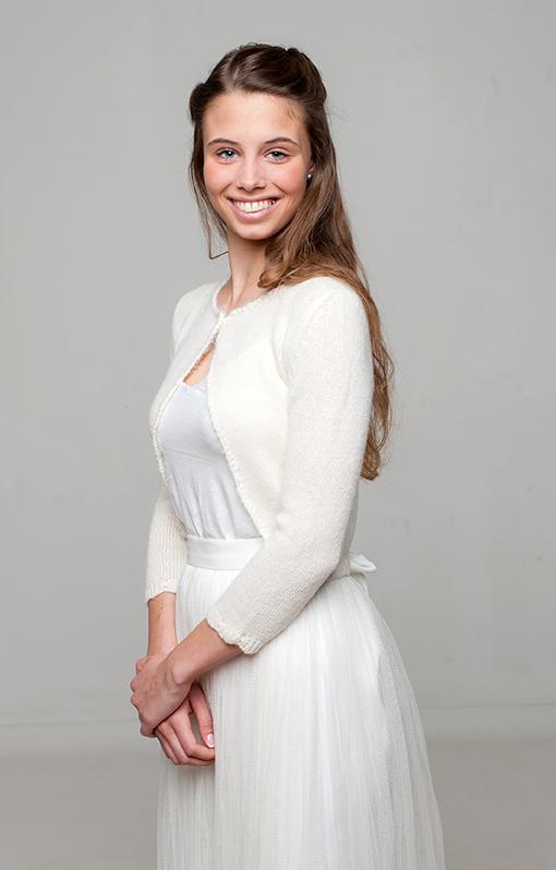 Bolero verziert mit Kuschelrand SANDRINE gestrickt aus einem Kaschmir-Mix ivory - für Königinnen - Beemohr