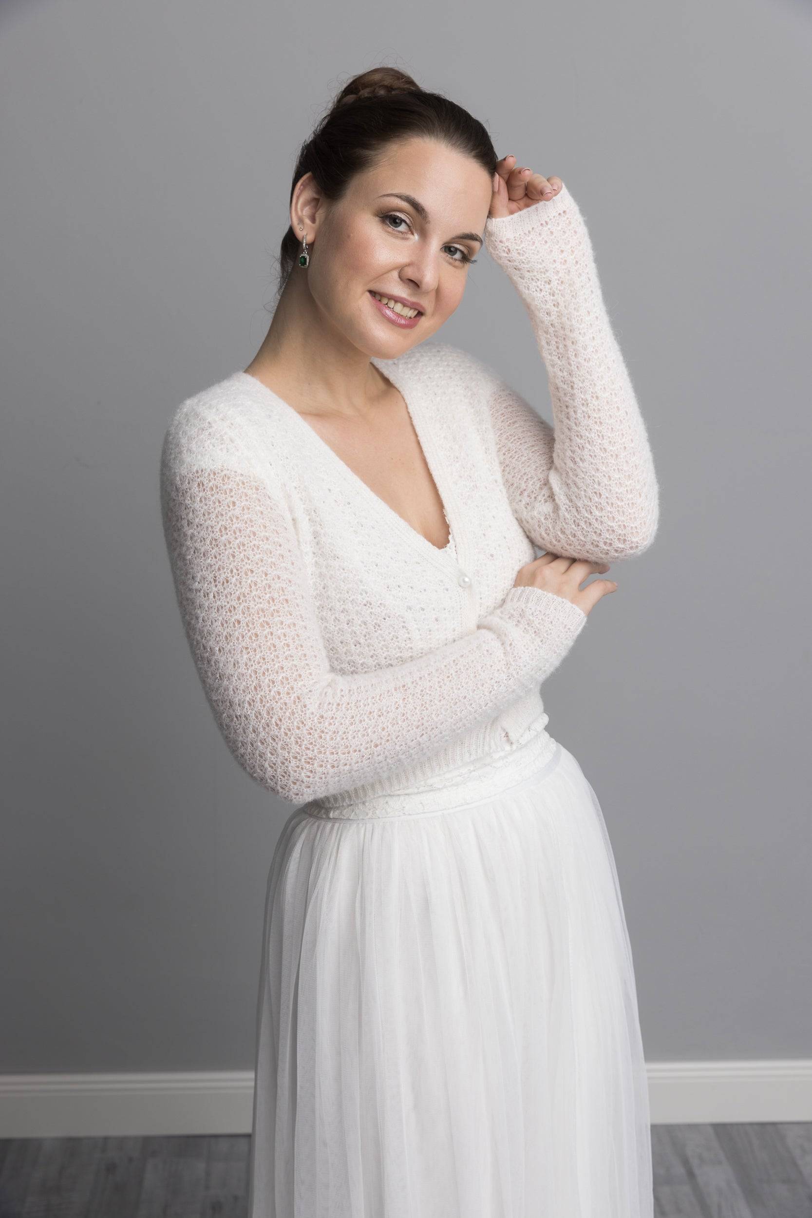 Bolero MIA im Lacemuster gestrickt mit Knöpfen aus edler weicher Wolle - Beemohr