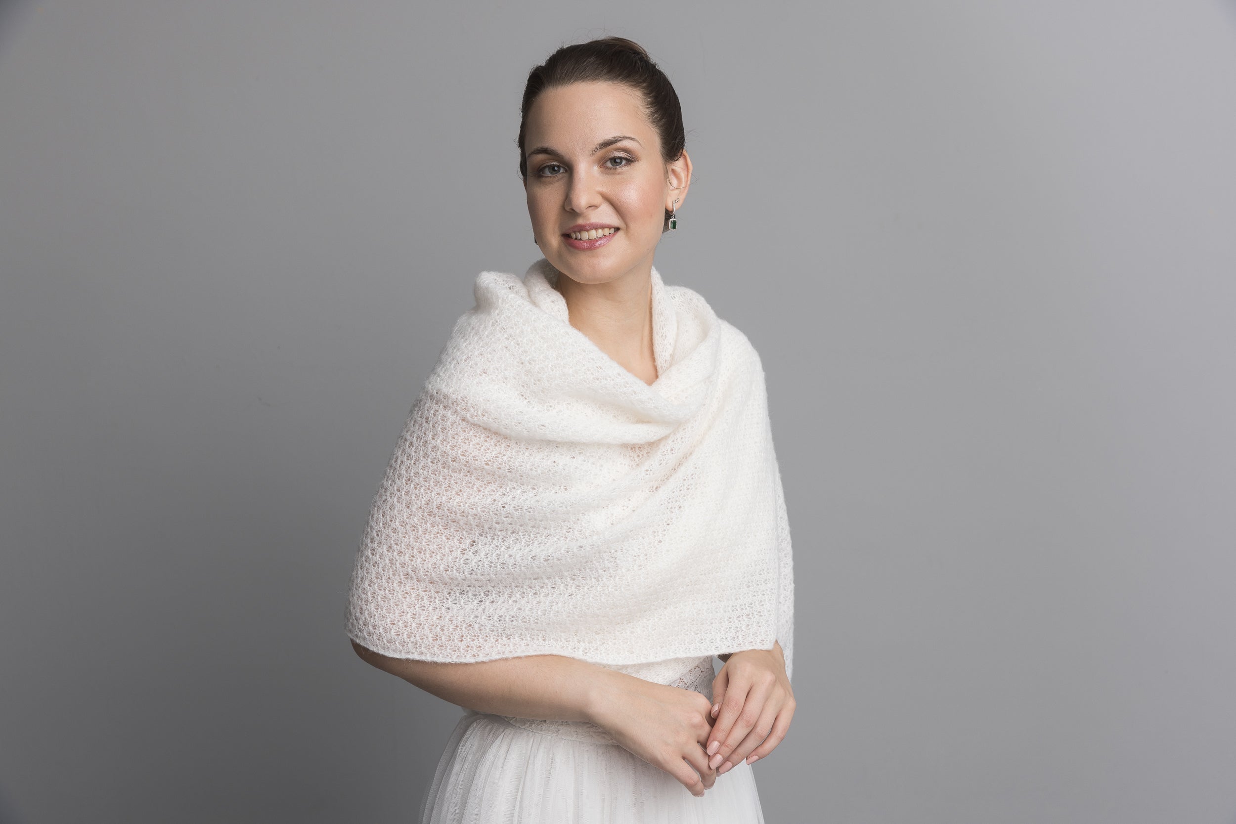 FOR YOU: Leichte Lace Stola gestrickt für romantische Hochzeiten aus edlem Garn - Beemohr