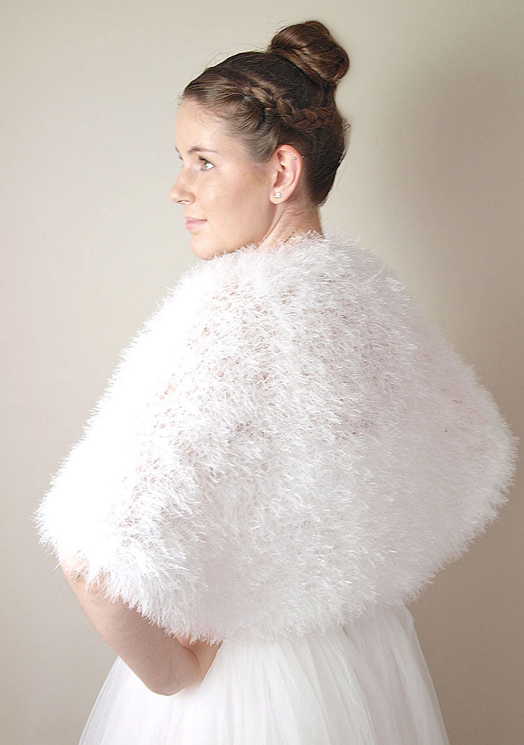 KNIT KIT für einen weiten Kuschel - Bolero FRANKA aus flauschiger Wolle - Beemohr