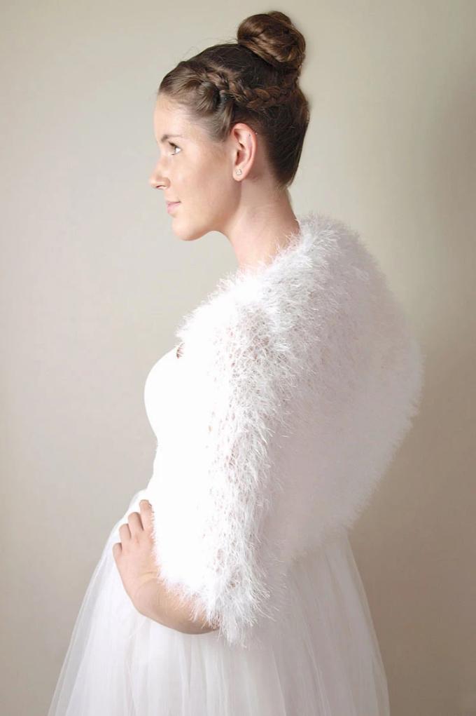 KNIT KIT für einen weiten Kuschel - Bolero FRANKA aus flauschiger Wolle - Beemohr