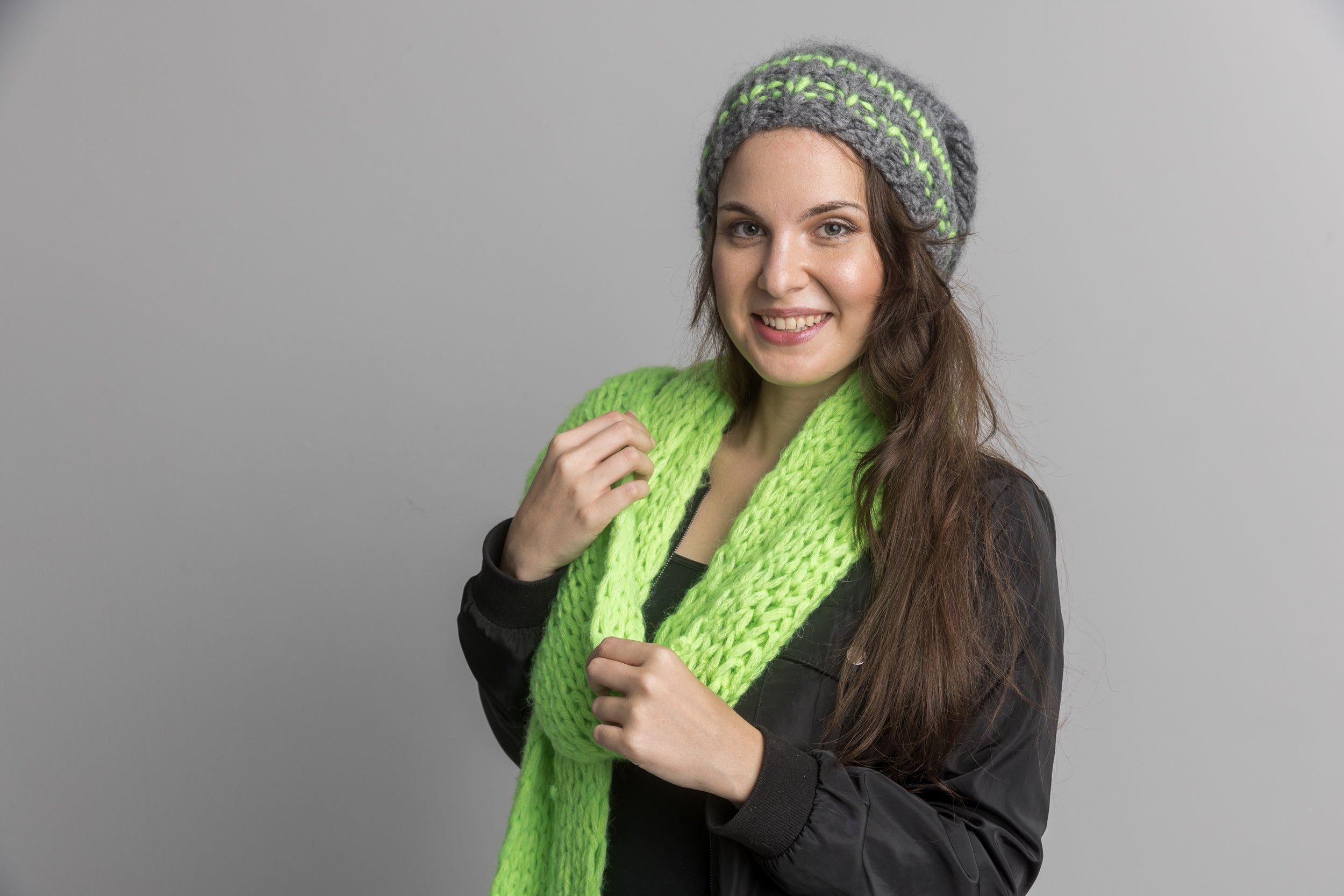 Strickschal in Neon - Farben mit Mütze handgestrickt für Herbst und Winter - Beemohr