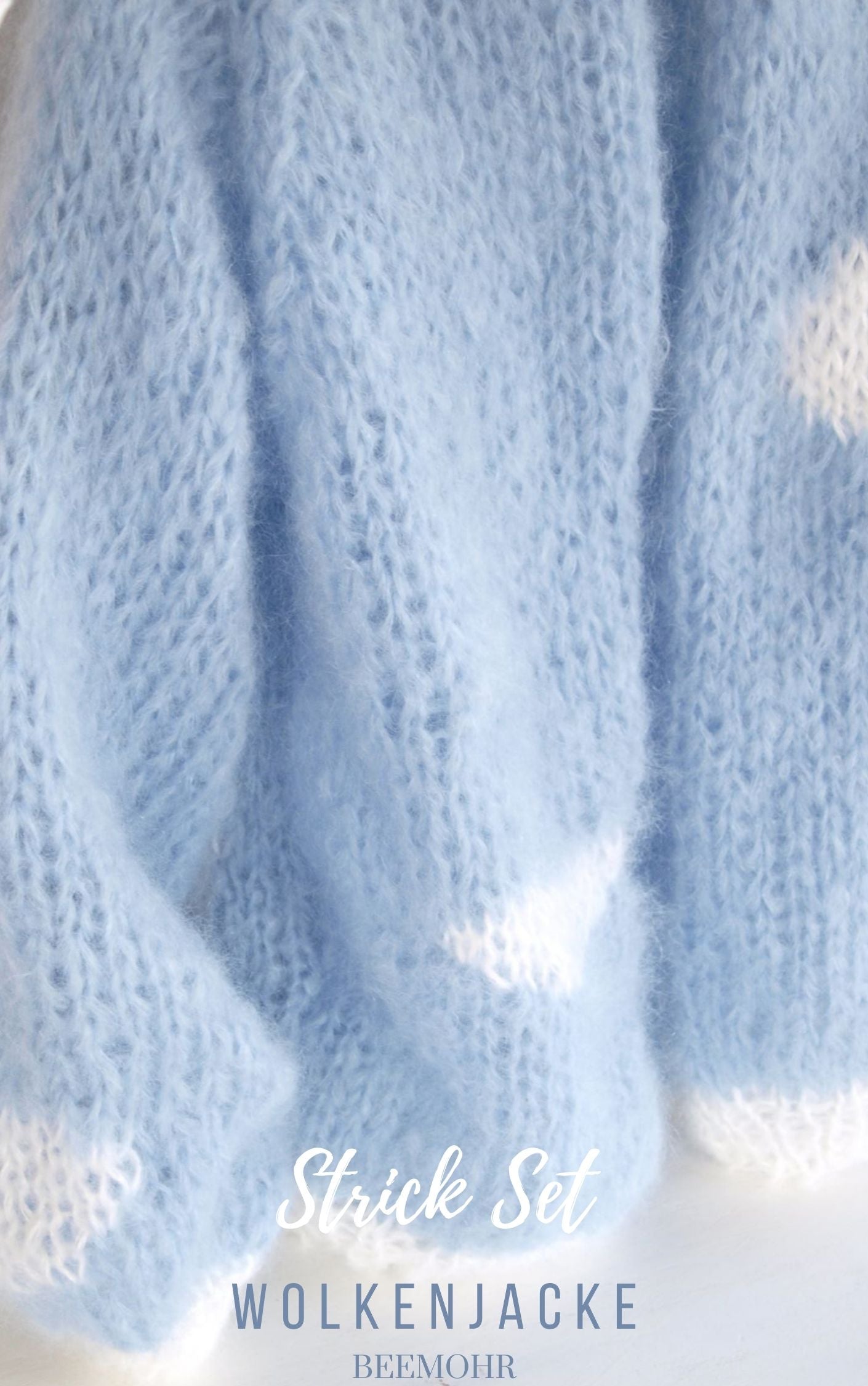 Strickjacke in hellblau & weiß Wolke - Beemohr