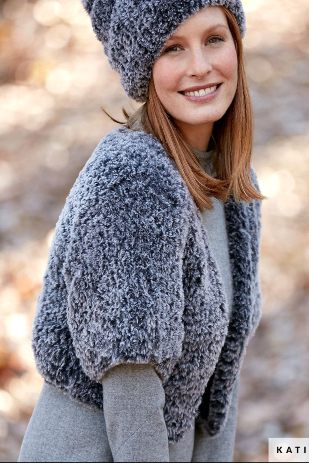 KNIT KIT: Flauschige Jacke und Mütze gestrickt aus Polar Fell Wolle super WEICH - Beemohr