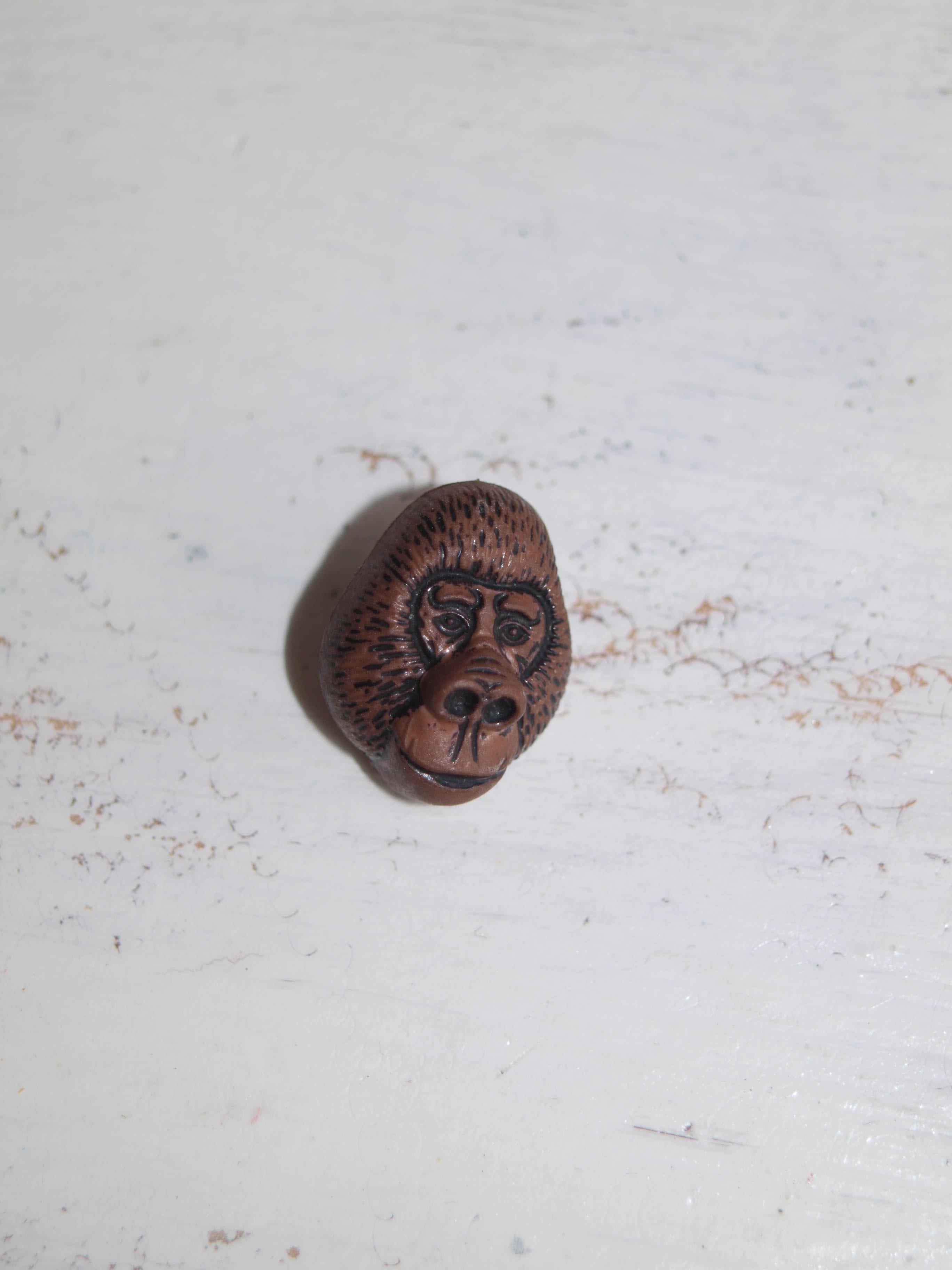 Knöpf Gorilla