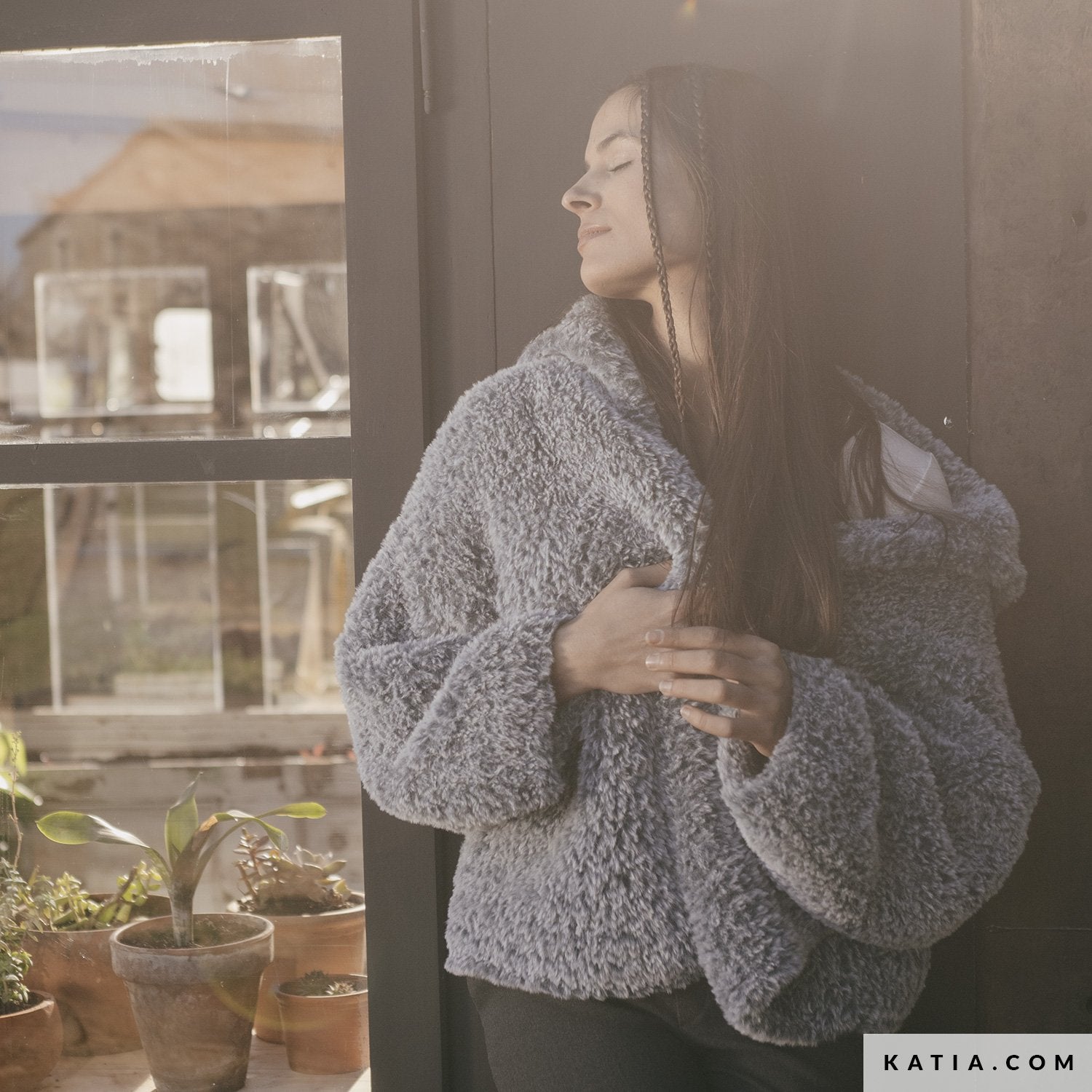 KNIT KIT: Flauschige Jacke mit Kapuze gestrickt mit Polar Wolle - Beemohr