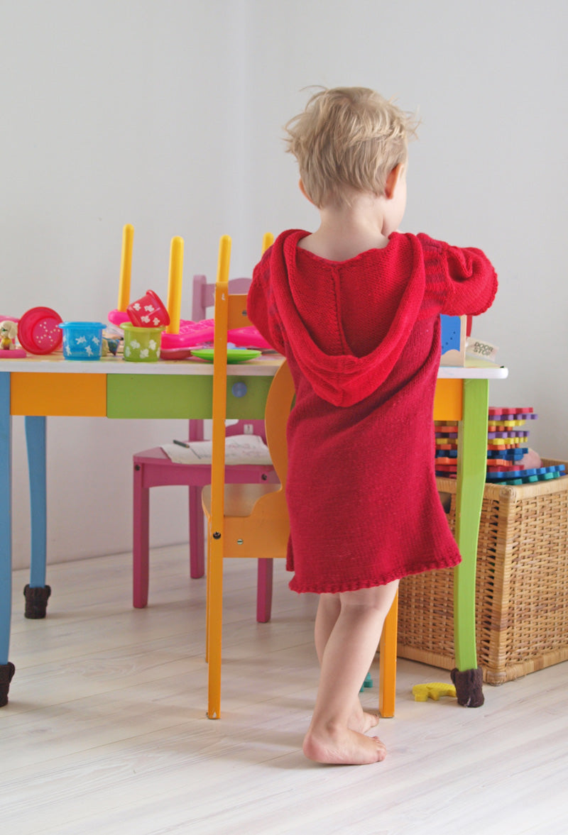 Strickanleitung für ein Mädchenkleid mit Kängeruhtasche - Beemohr