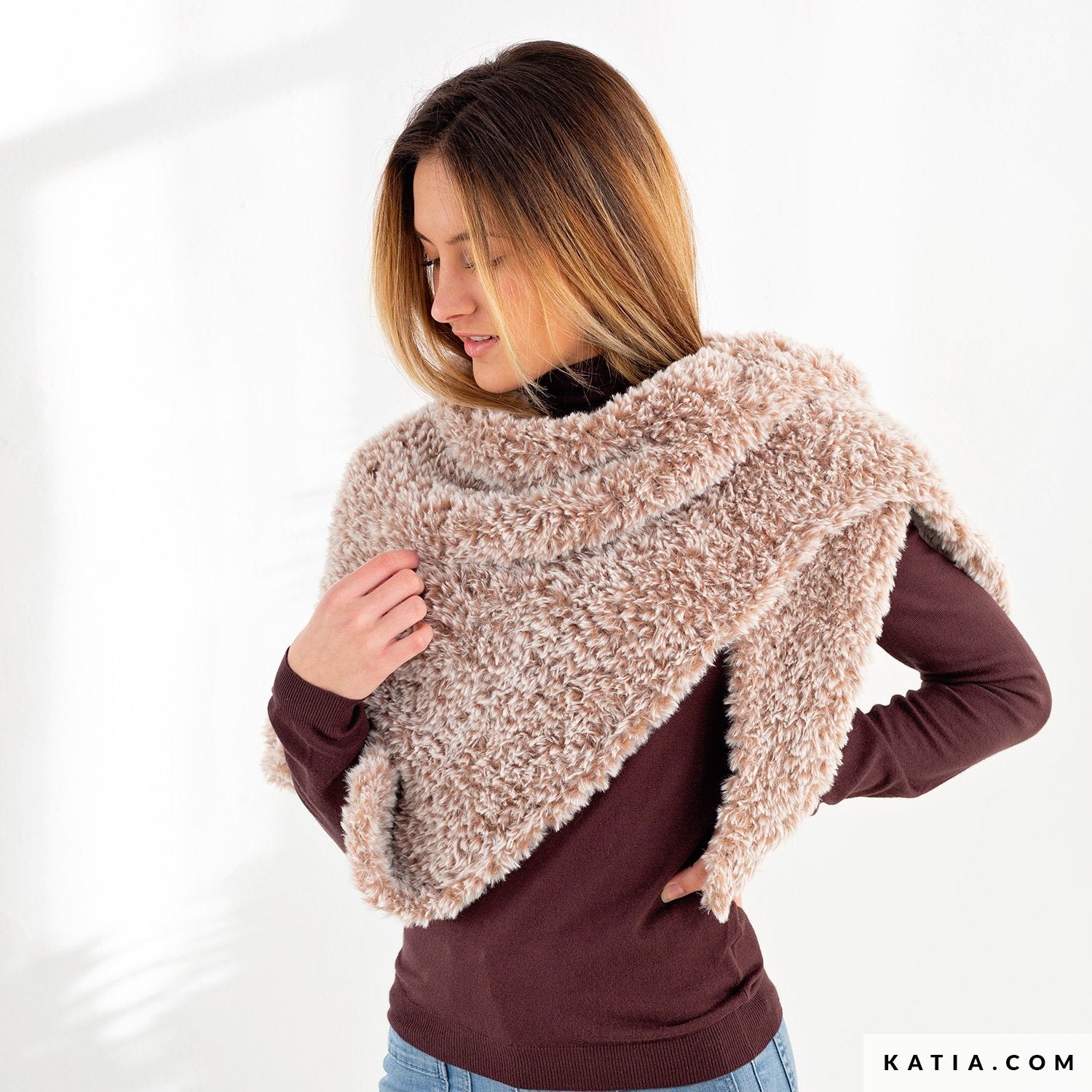 KNIT KIT: Flauschiges Tuch gestrickt aus Polar Fell Wolle super WEICH - Beemohr