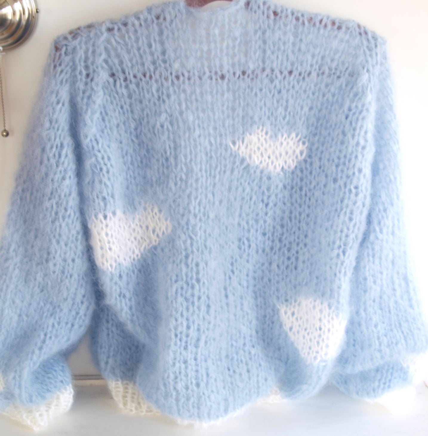 Strickjacke in hellblau & weiß Wolke - Beemohr