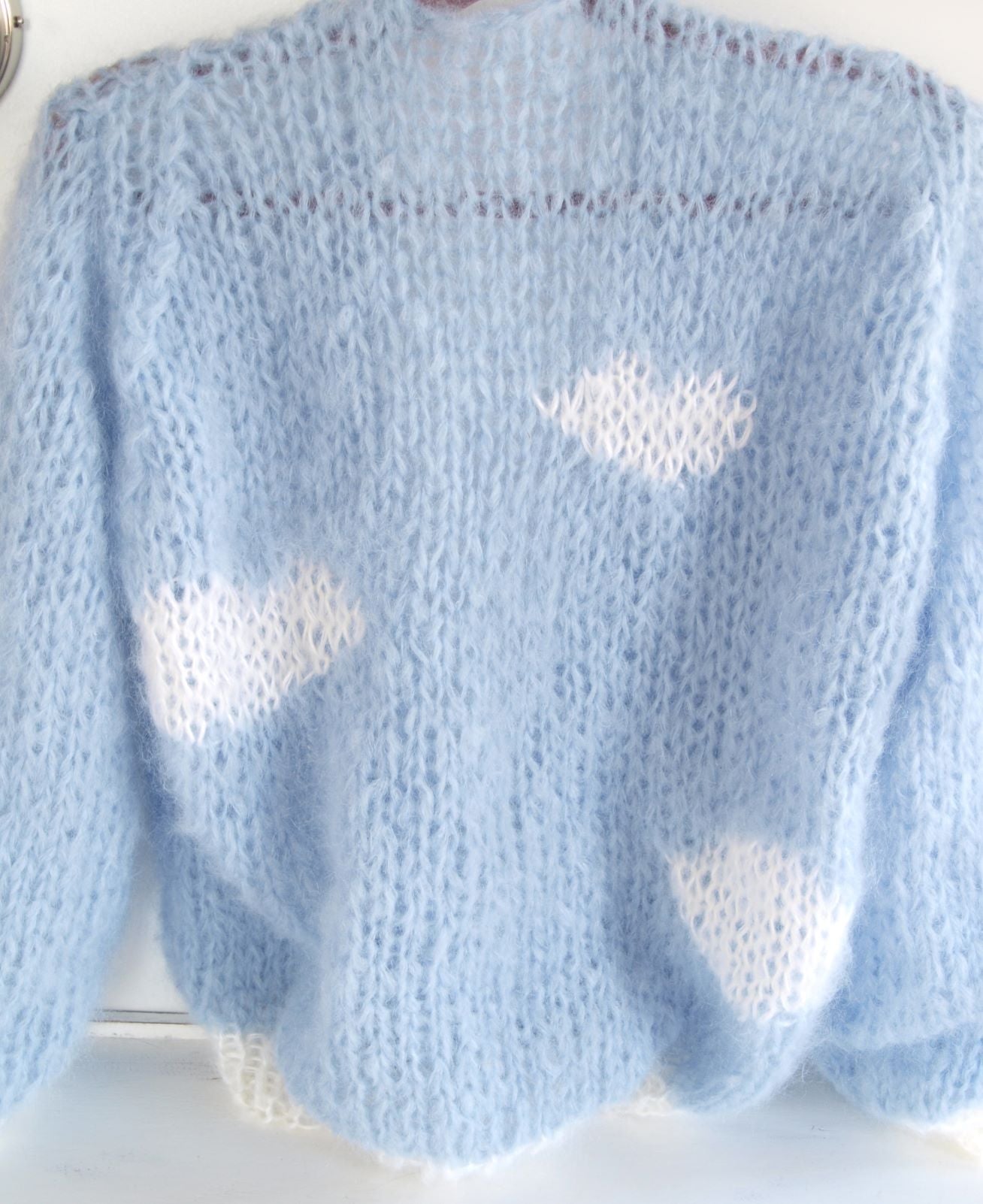 Strickjacke in hellblau & weiß Wolke - Beemohr