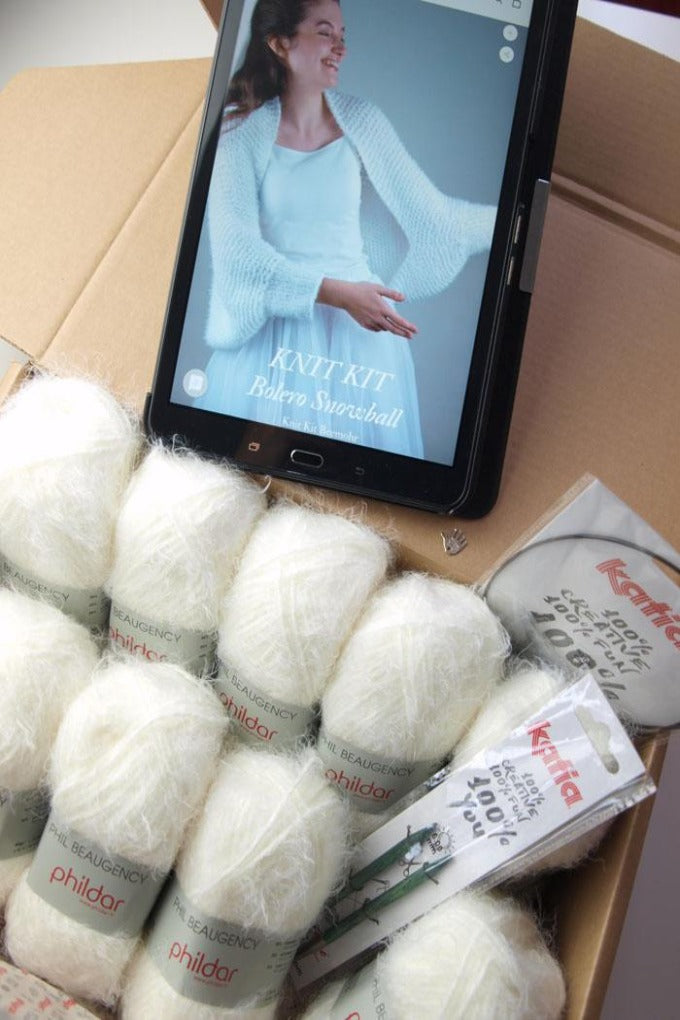 Weicher Kuschel - Bolero SNOWBALL in der Strickbox mit flauschiger Wolle & Strickanleitung - Beemohr