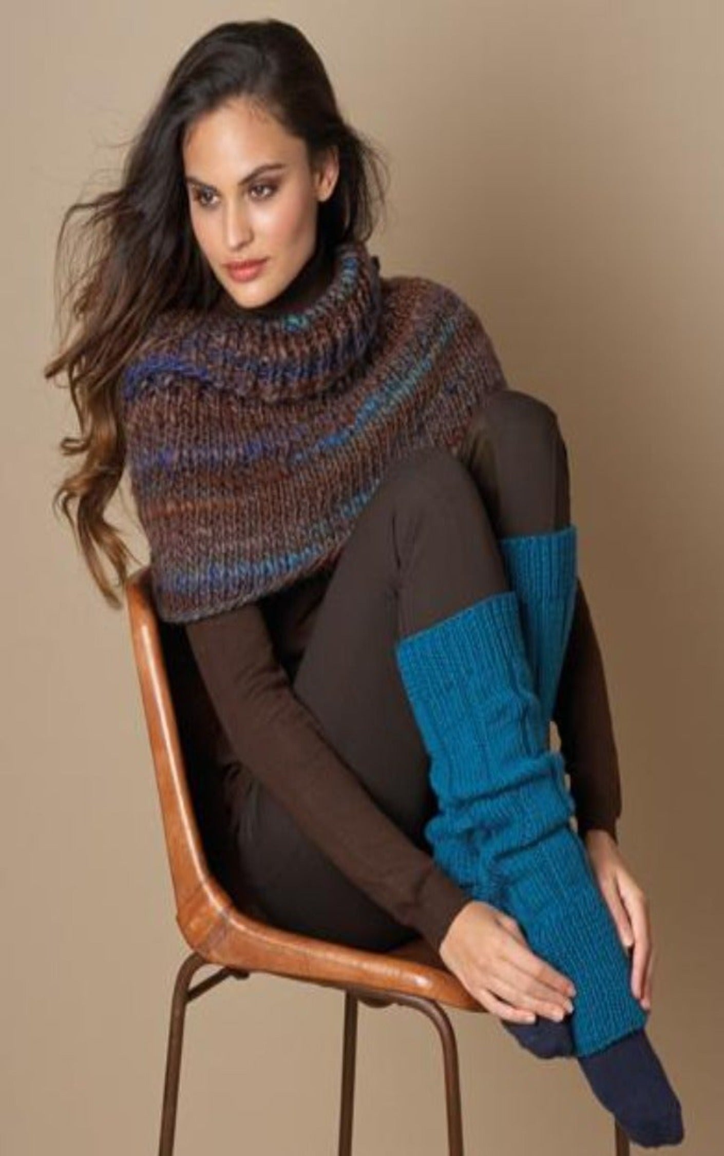 Strickanleitung Schulter Poncho USHUAIA in bunten Farben - Beemohr