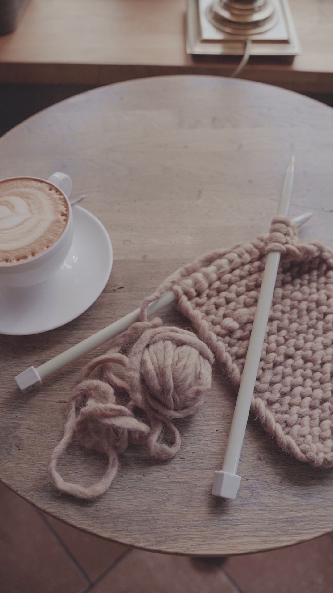 Stricken mit Wolle von Beemohr