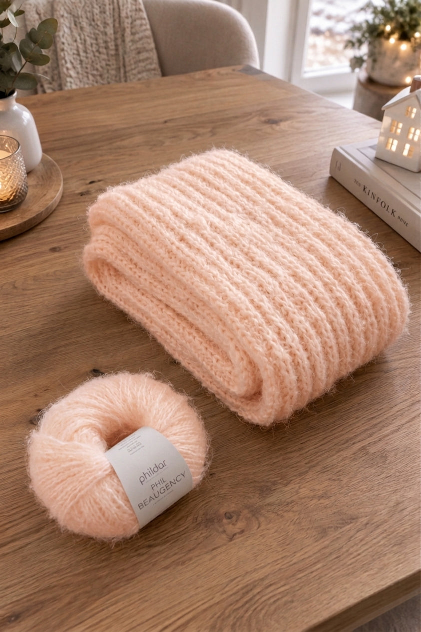 Schal cozywinter aus weicher Wolle handgestrickt von Beemohr in rosa