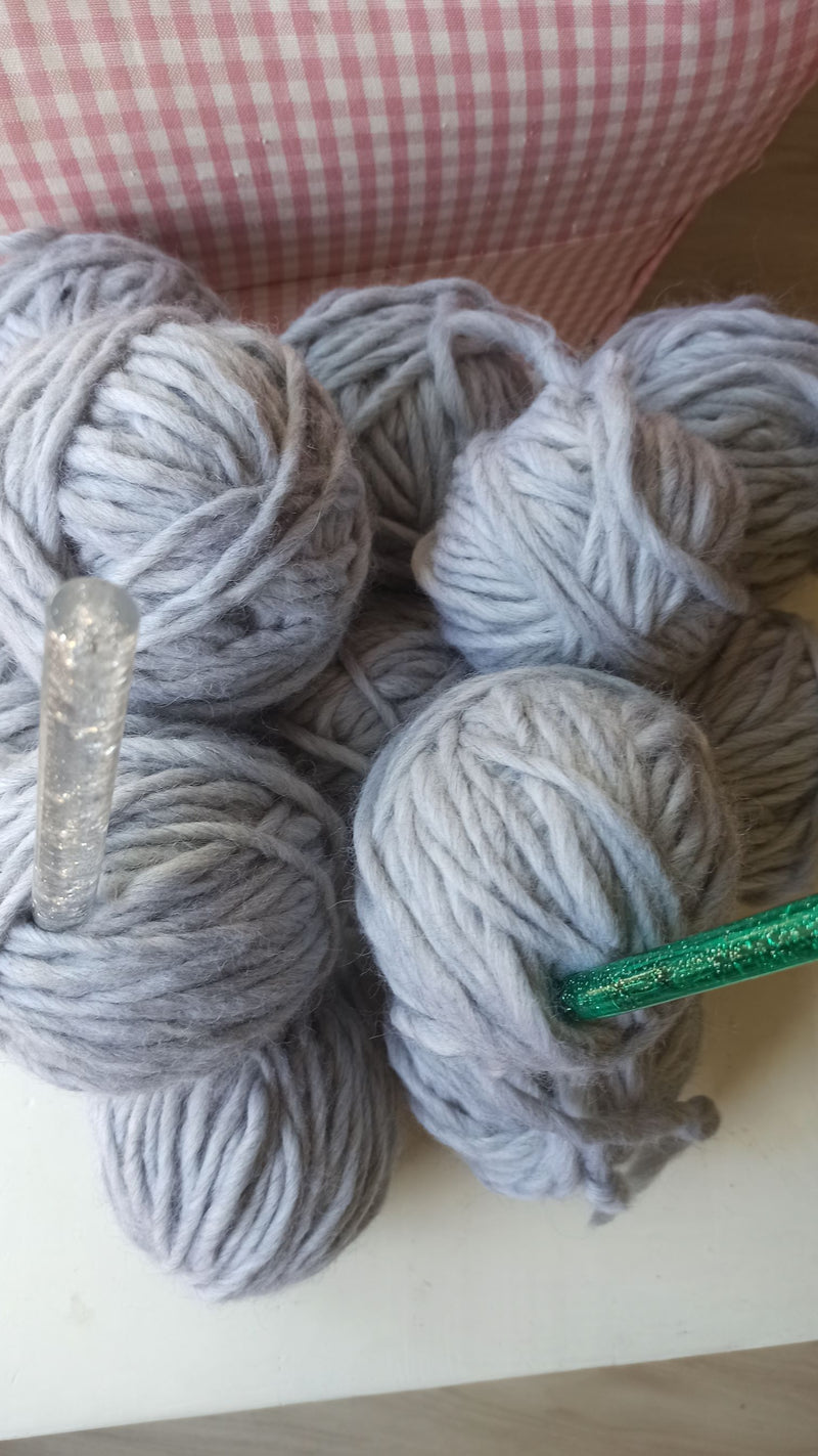 Love Wool in grau 9 Knäuel im Set von Katia