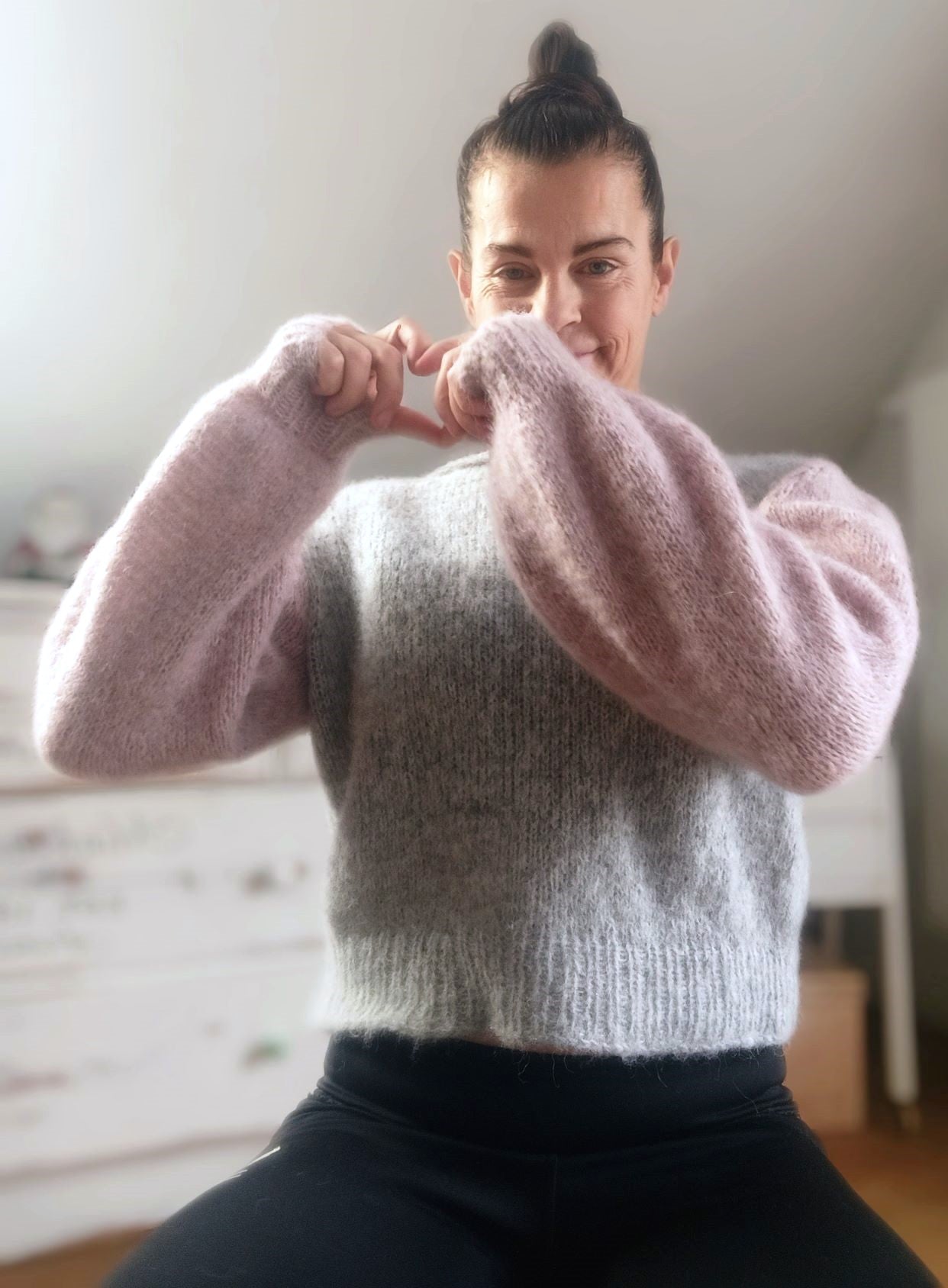 Zweifarbiger Strickpullover aus Alpaka Silver von Katia