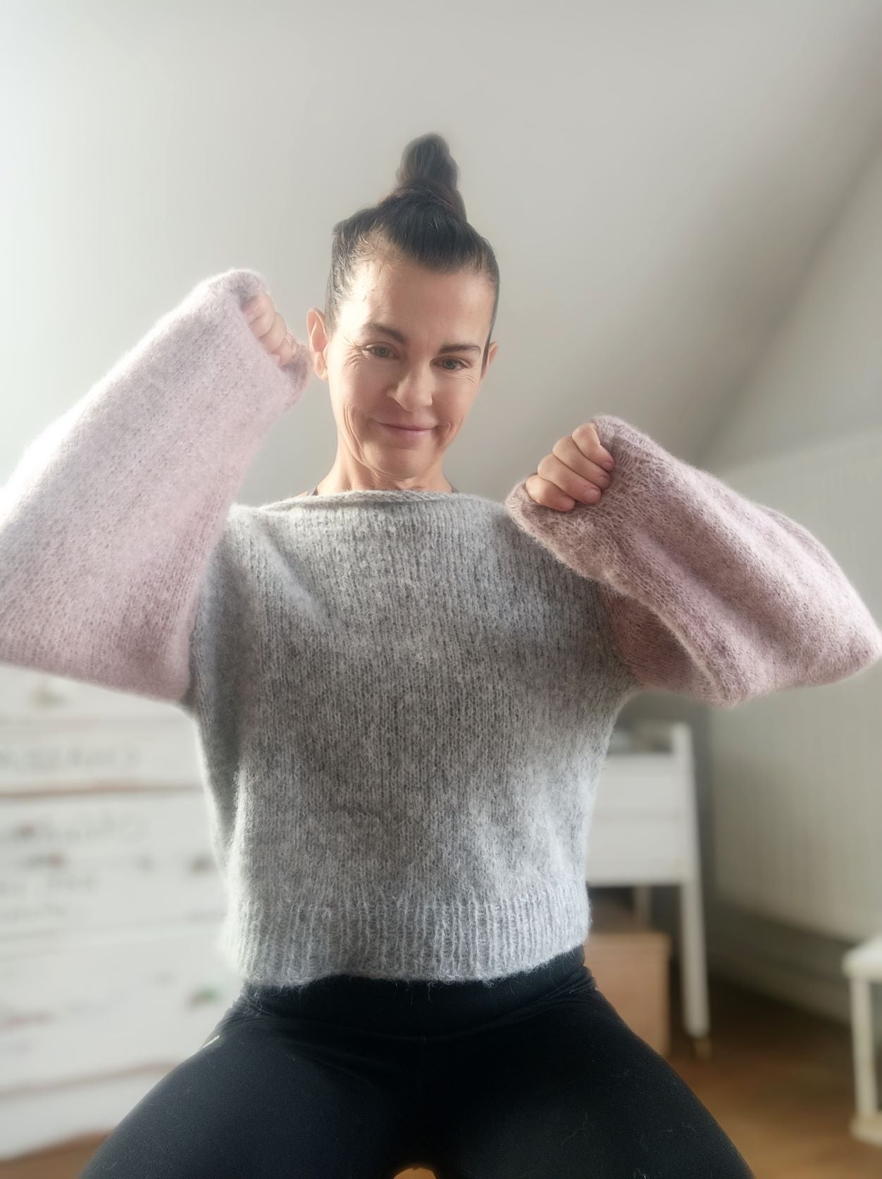 Rosa grauer  Strickpullover aus Alpaka Silver von Katia