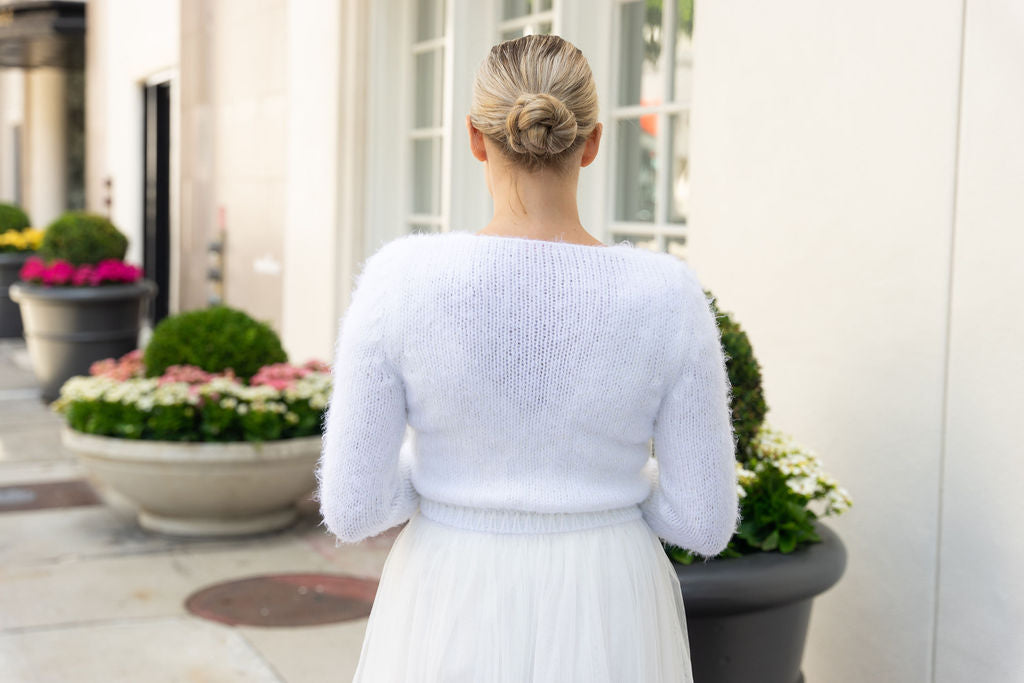 Strickjacke flauschig in rose blush, ivory, hellblau und beige gestrickt für Bräute JANE - Beemohr