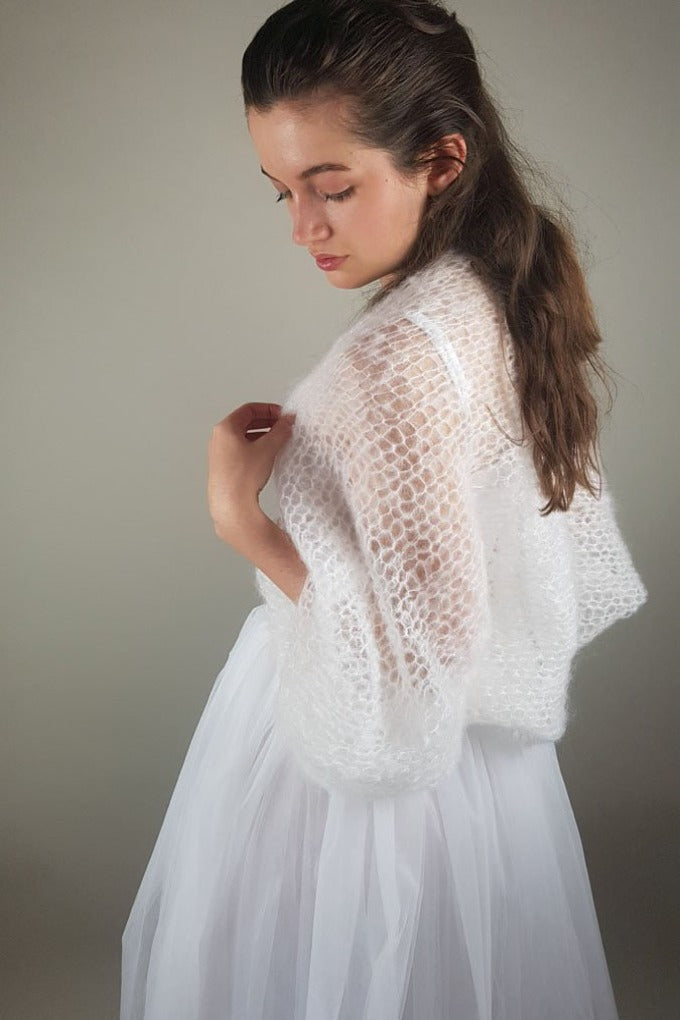 HANDGESTRICKTER Bolero in grober Masche SKY kuschelig weich oversize in blush, ivory und mehr Farben - Beemohr