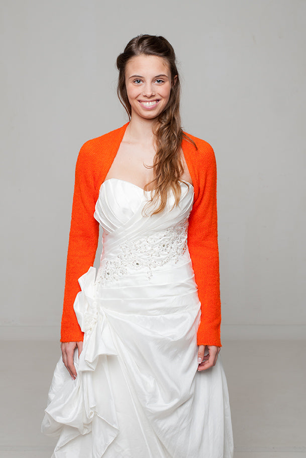 Zehn Schritte zu ihrer Brautjacke: Kundenanfertigung - Beemohr