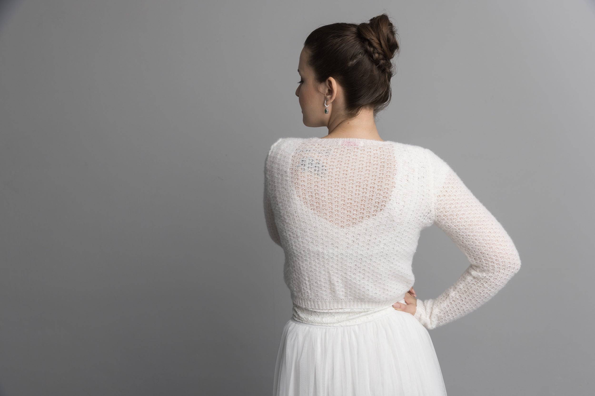 Bolero MIA im Lacemuster gestrickt mit Knöpfen aus edler weicher Wolle - Beemohr