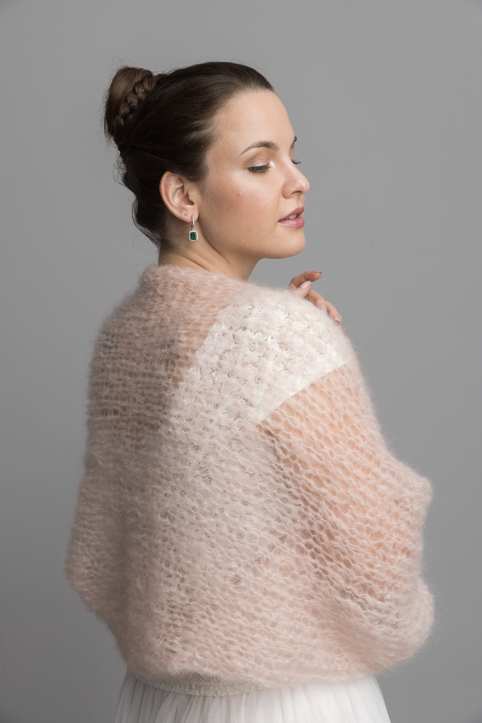 HANDGESTRICKTER Bolero in grober Masche SKY kuschelig weich oversize in blush, ivory und mehr Farben - Beemohr