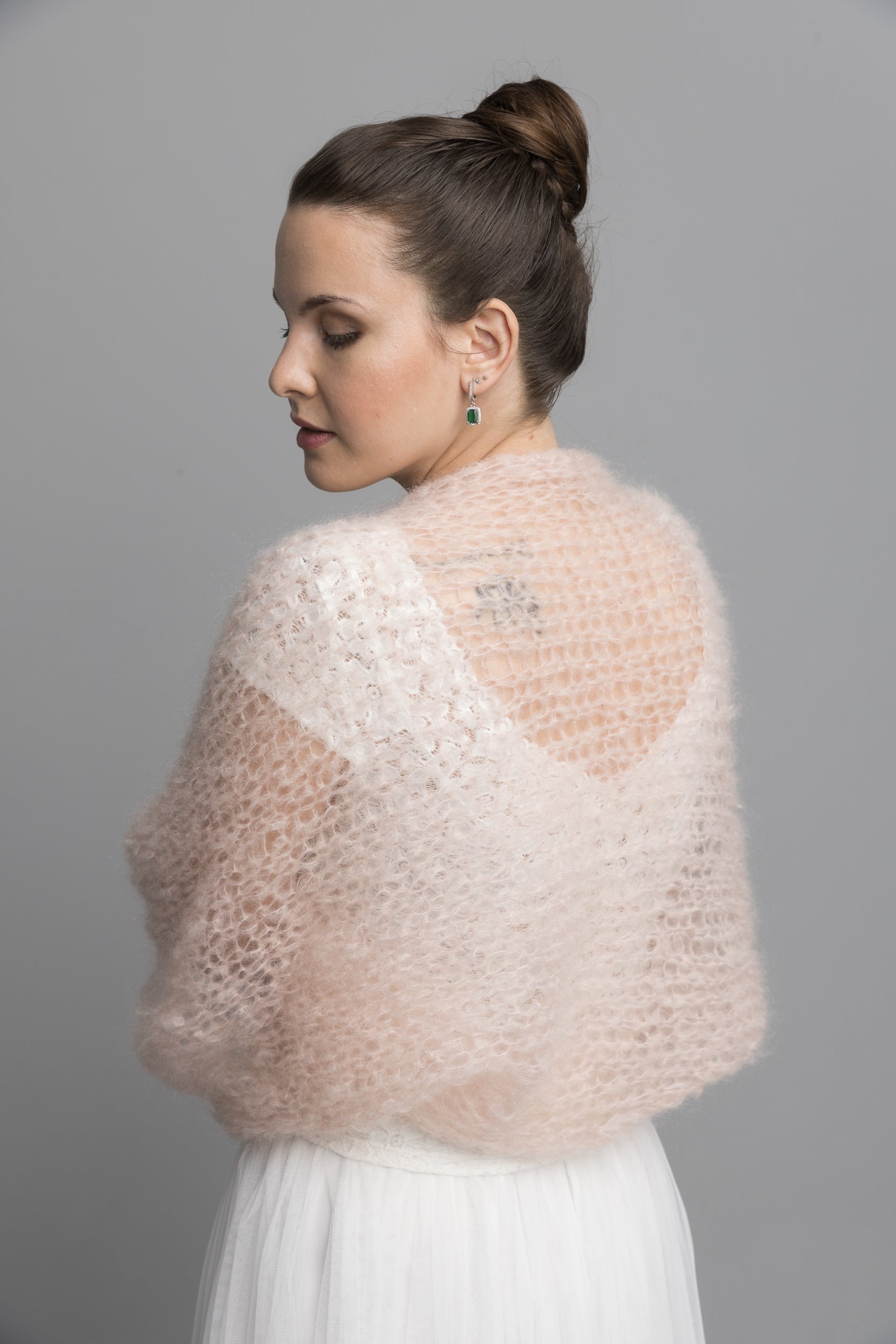 HANDGESTRICKTER Bolero in grober Masche SKY kuschelig weich oversize in blush, ivory und mehr Farben - Beemohr