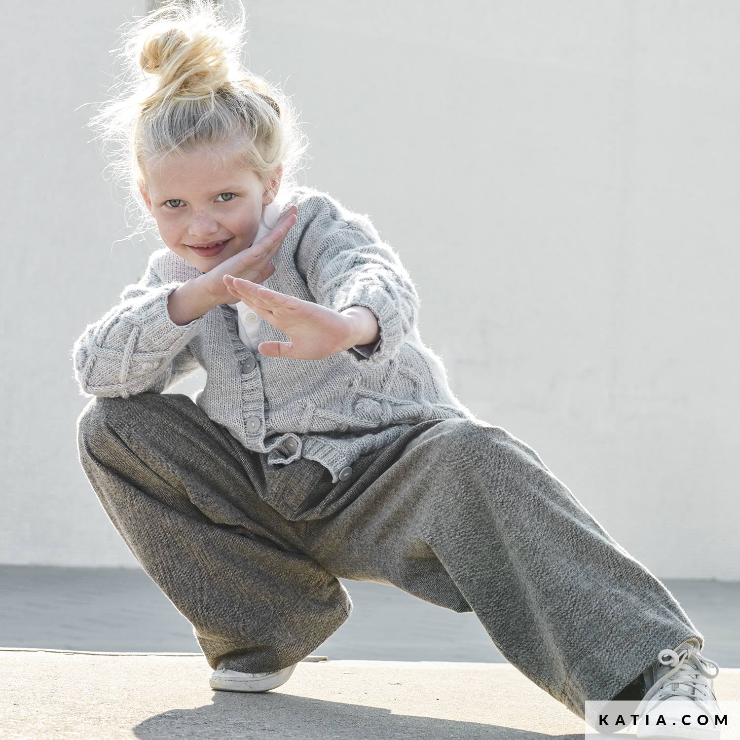 Mädchen Strickjacke in grau bei Beemohr bestellen