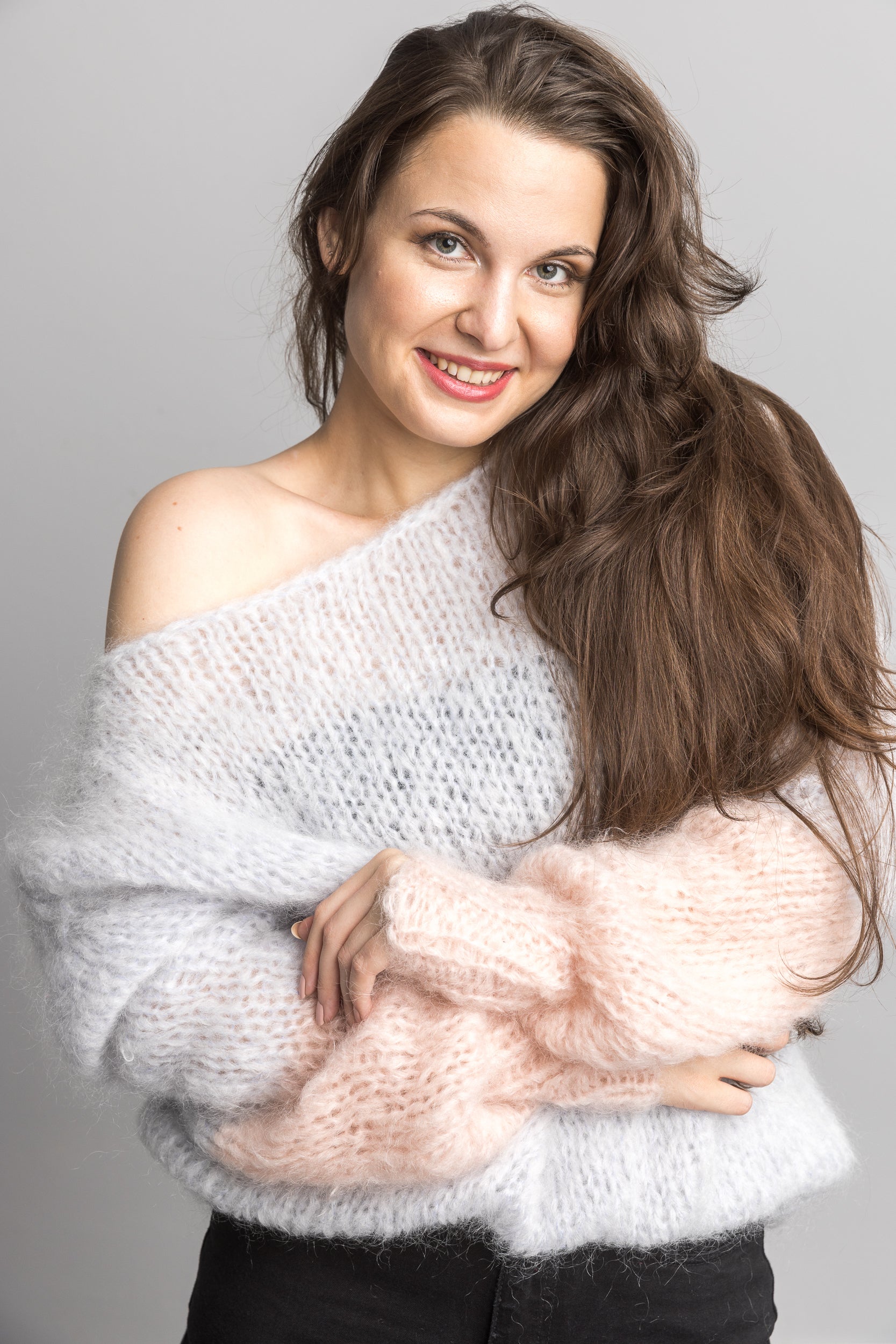 Bequemer Kuschel - Pullover Strickanleitung Beemohr in grau puder