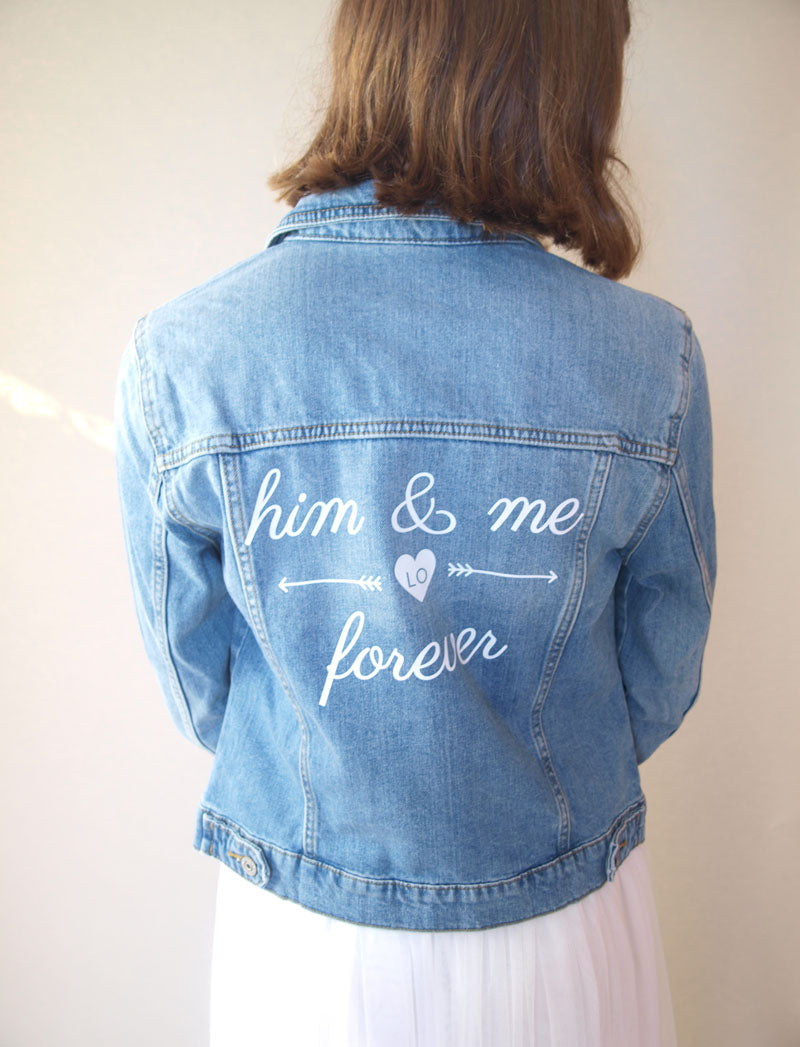 Braut Jeans Jacke in hellblau bedruckt "him & me forever" - Beemohr