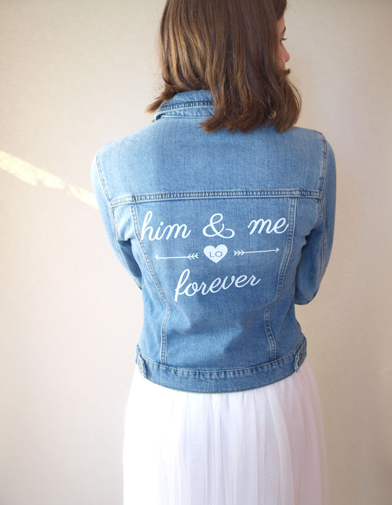 Braut Jeans Jacke in hellblau bedruckt "him & me forever" - Beemohr